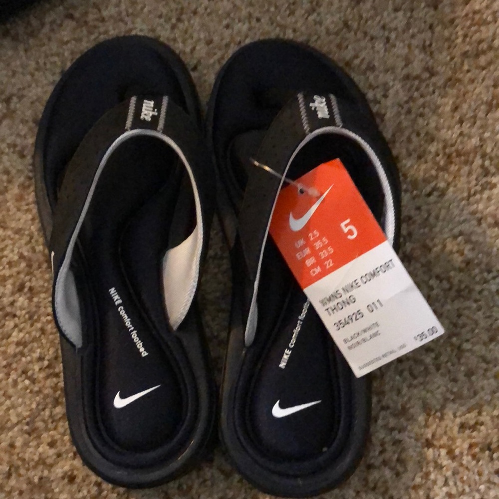 Nike comfort flip flops